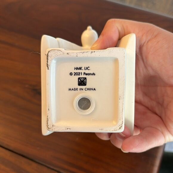 Snoopy Peanuts Hallmark Collectible Neutral white salt and pepper shaker set EUC - Picture 8 of 8